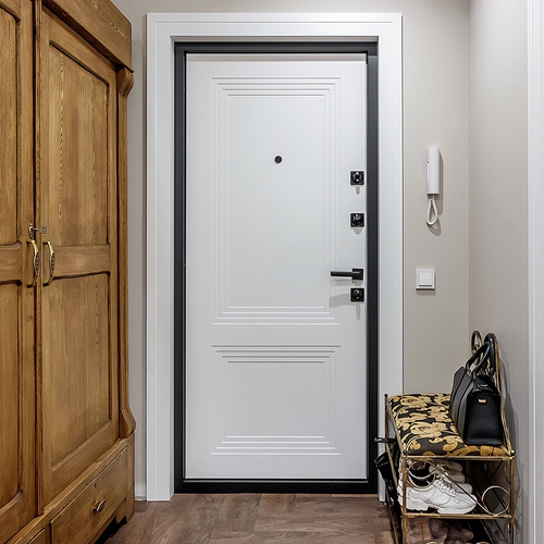 Входная дверь с белым МДФ