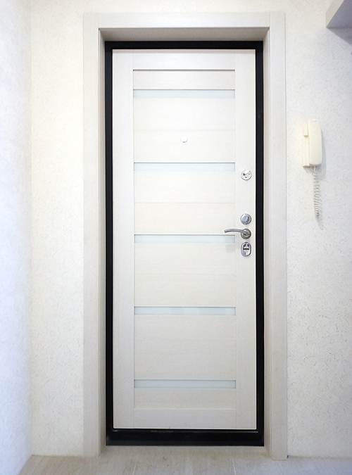 Дверь в квартиру с МДФ