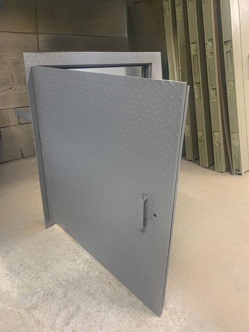 Люк из рельефной стали